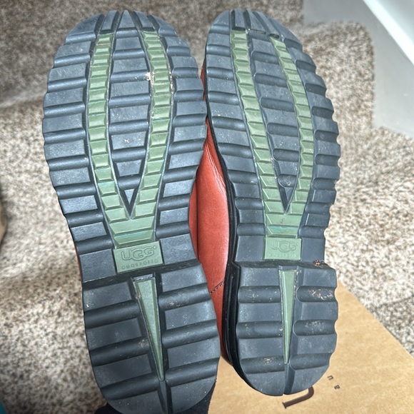 UGG Hartford Clog - Picture 6 of 7